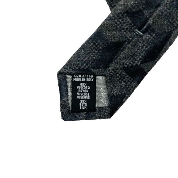 ARMANI Collezioni gray/darker gray pattern tie, 61% viscose, 39% silk. - Picture 3 of 5